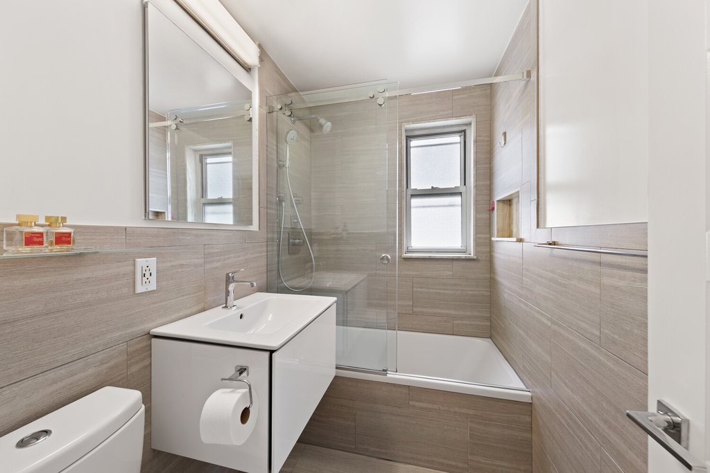 201 East 36th Street, Unit 17D photo 9