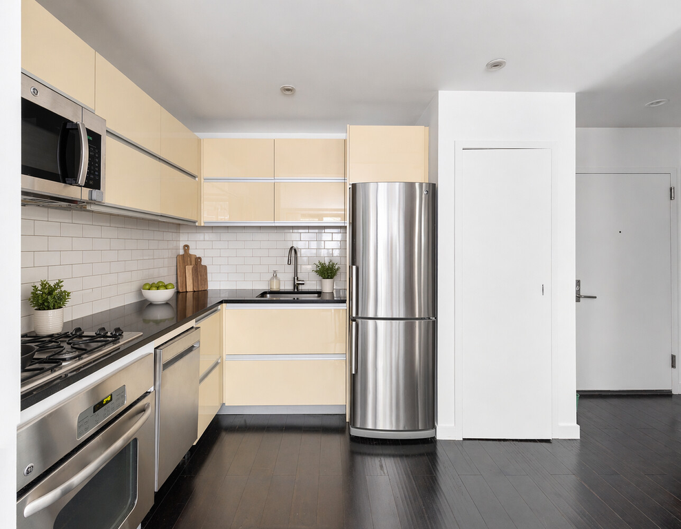 29 Montrose Avenue, Unit 2A photo 2