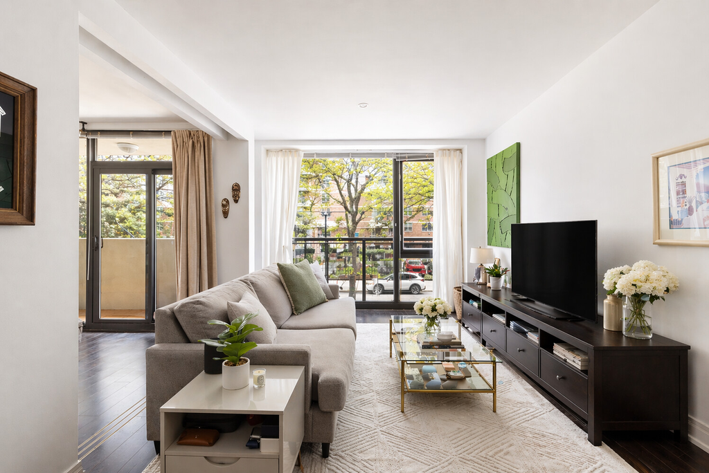 29 Montrose Avenue, Unit 2A