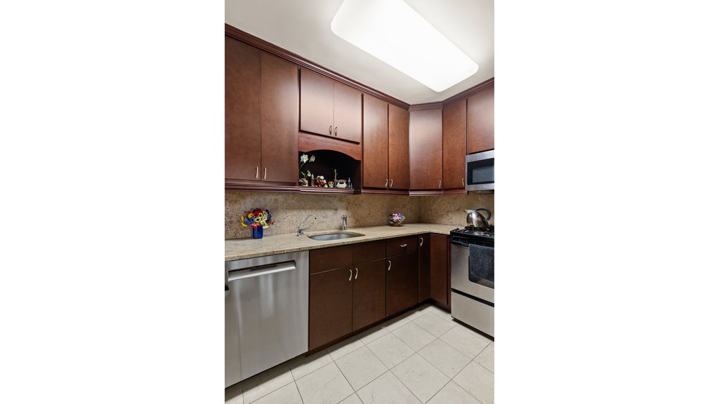 27 East 65th Street, Unit 10D photo 4