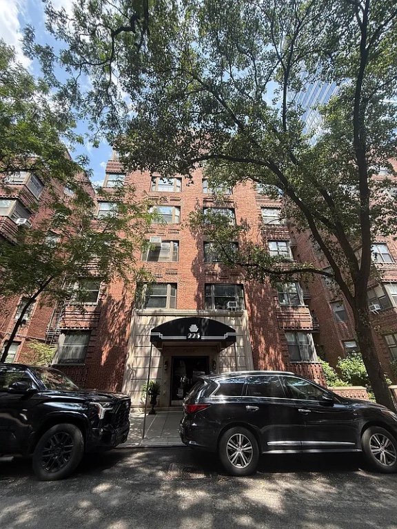 225 East 74th Street, Unit 4D photo 2