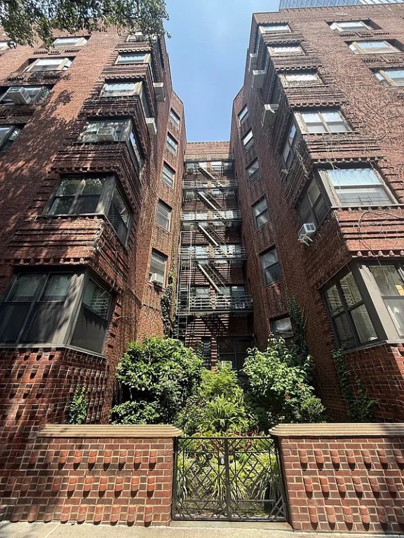 225 East 74th Street, Unit 4D photo 3