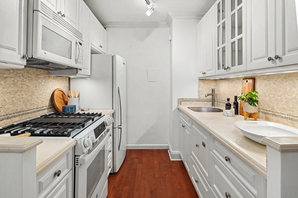 201 East 66th Street, Unit 3N photo 4