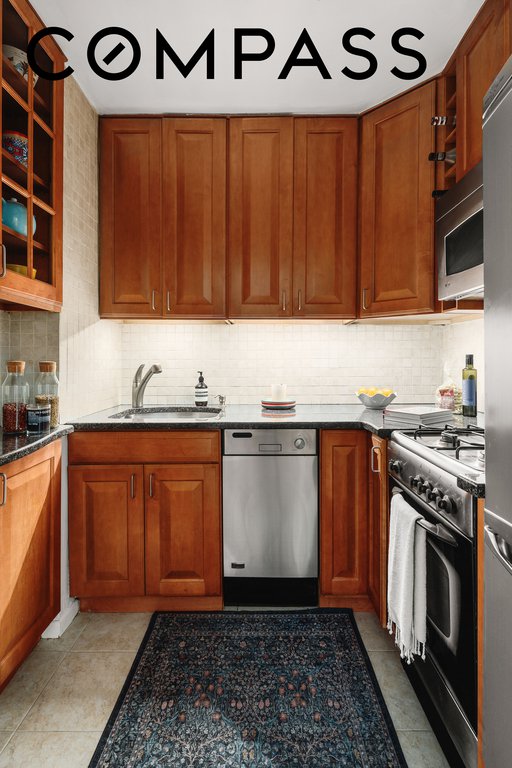 153 East 57th Street, Unit 7J photo 4