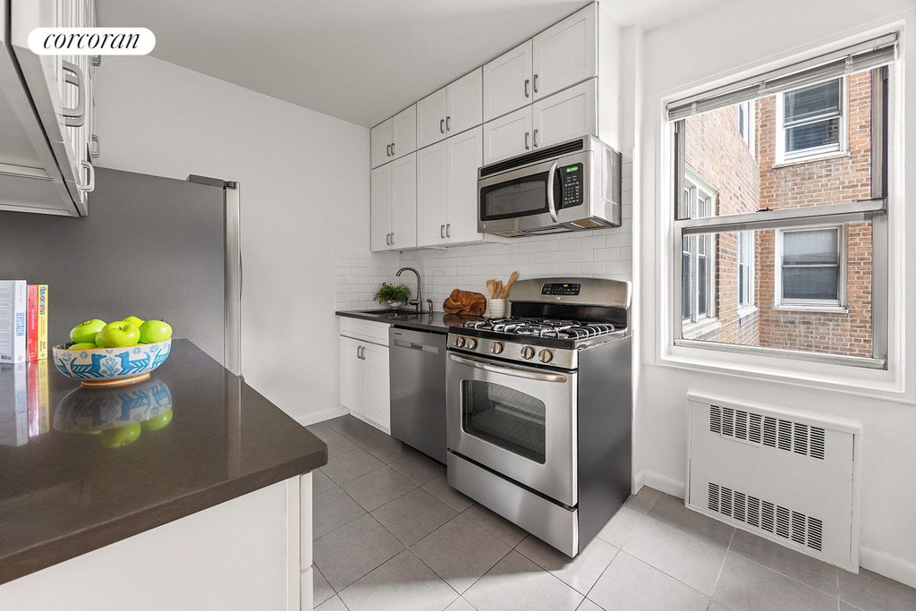 34 Plaza Street East, Unit 306 photo 3