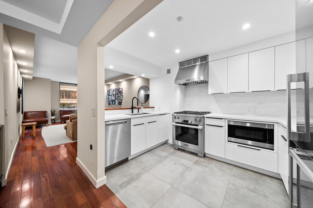 121 East 23rd Street, Unit 7D photo 3