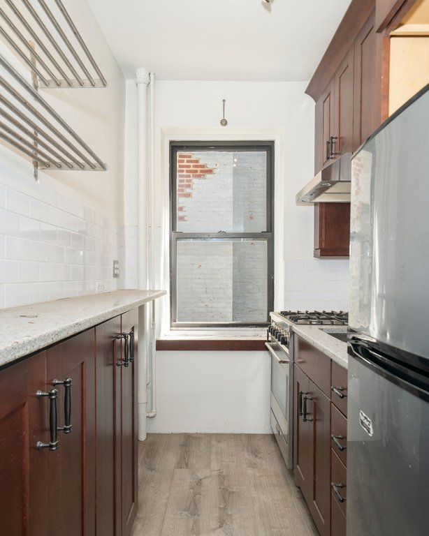 251 Seaman Avenue, Unit 1C photo 9