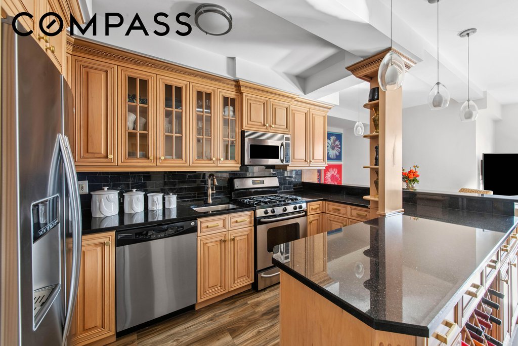 136 East 76th Street, Unit 15A photo 3