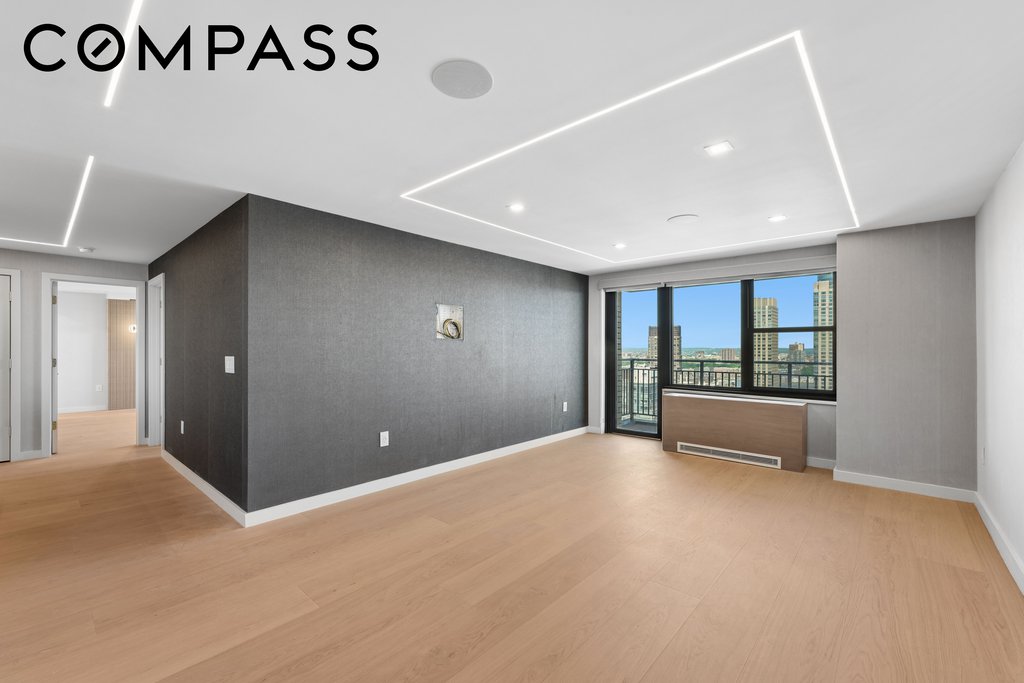 201 West 70th Street, Unit 37B photo 4