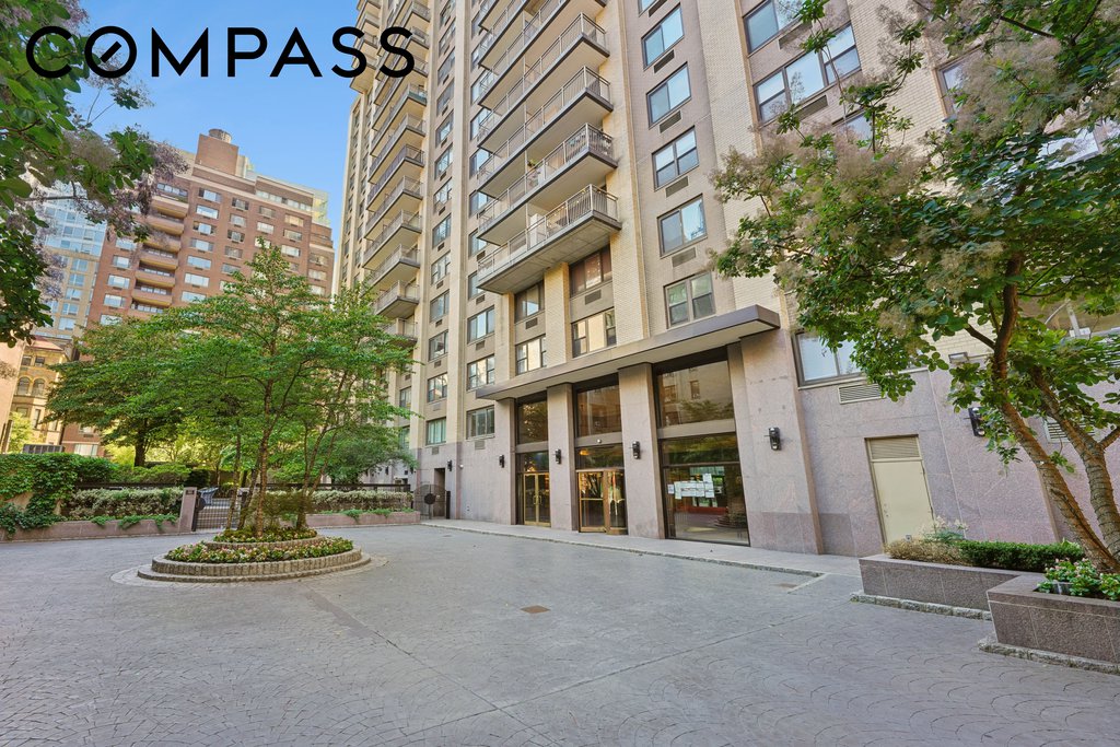201 West 70th Street, Unit 37B photo 13