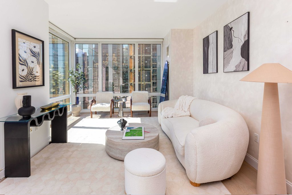 247 West 46th Street, Unit 3104 photo 3