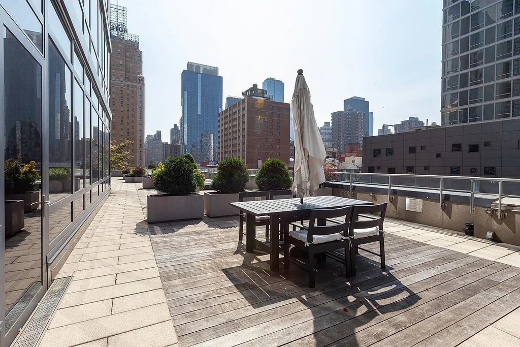 247 West 46th Street, Unit 3104 photo 13