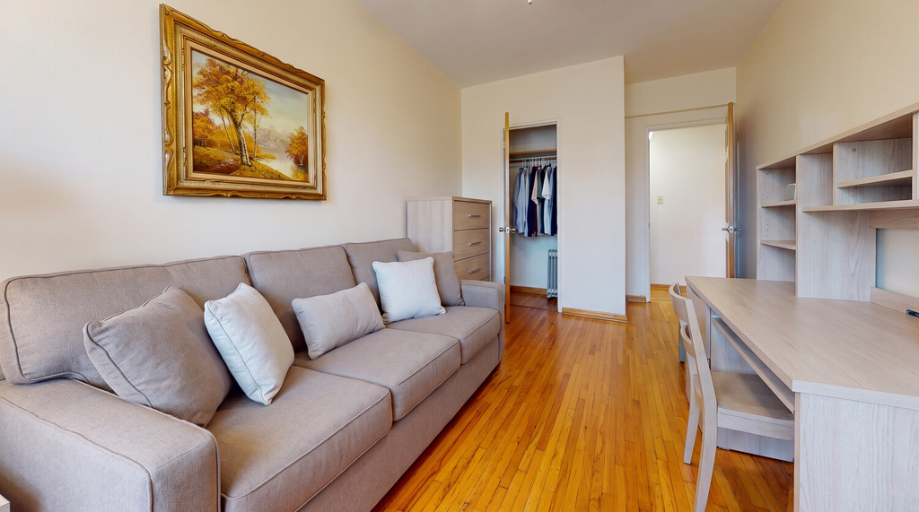 2553 East 7th Street, Unit 2F photo 2