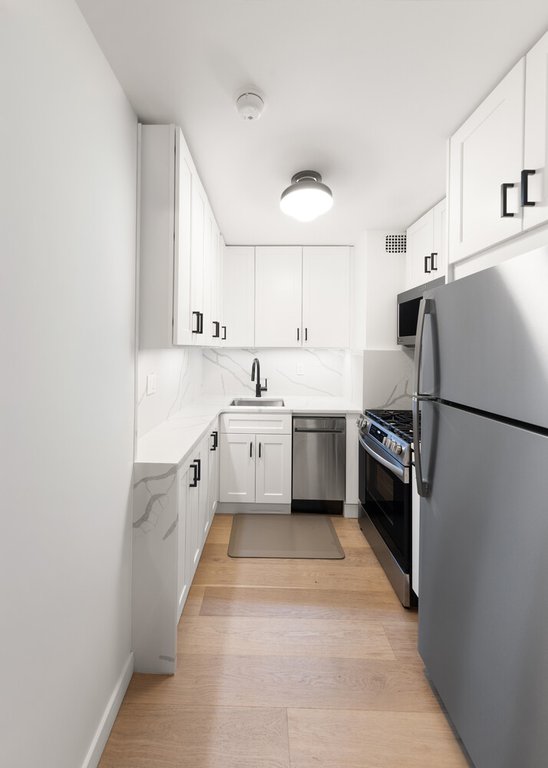 305 East 40th Street, Unit 6B photo 9
