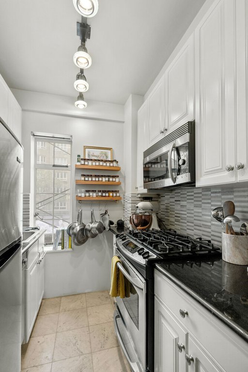 340 West 57th Street, Unit 2B photo 7