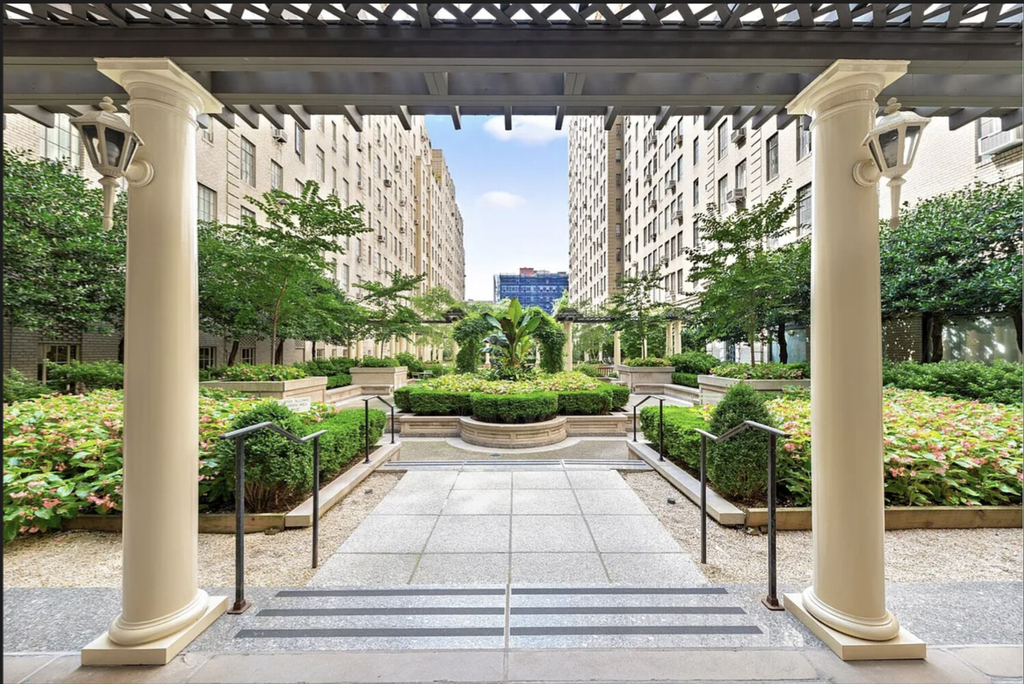 340 West 57th Street, Unit 2B photo 12
