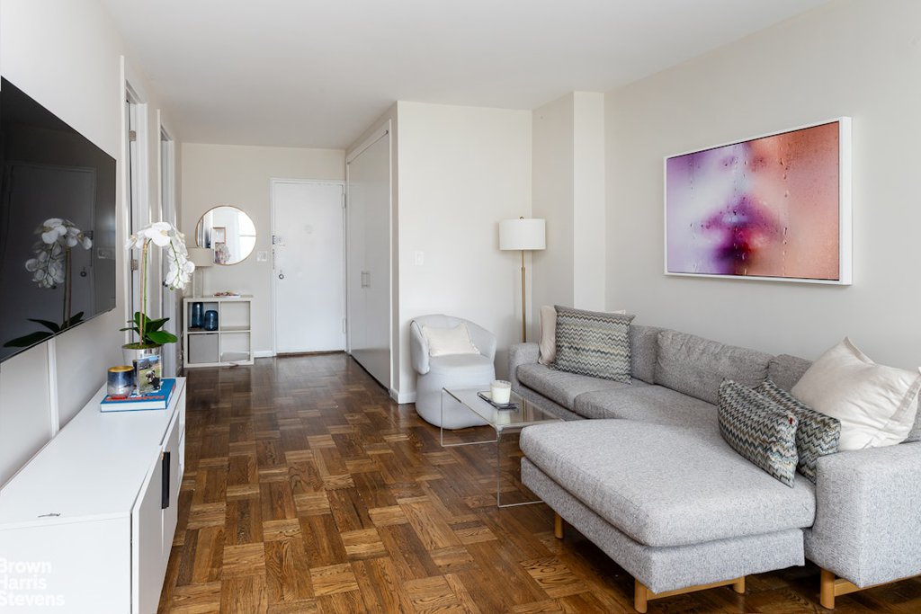 63 East 9th Street, Unit 8B photo 2
