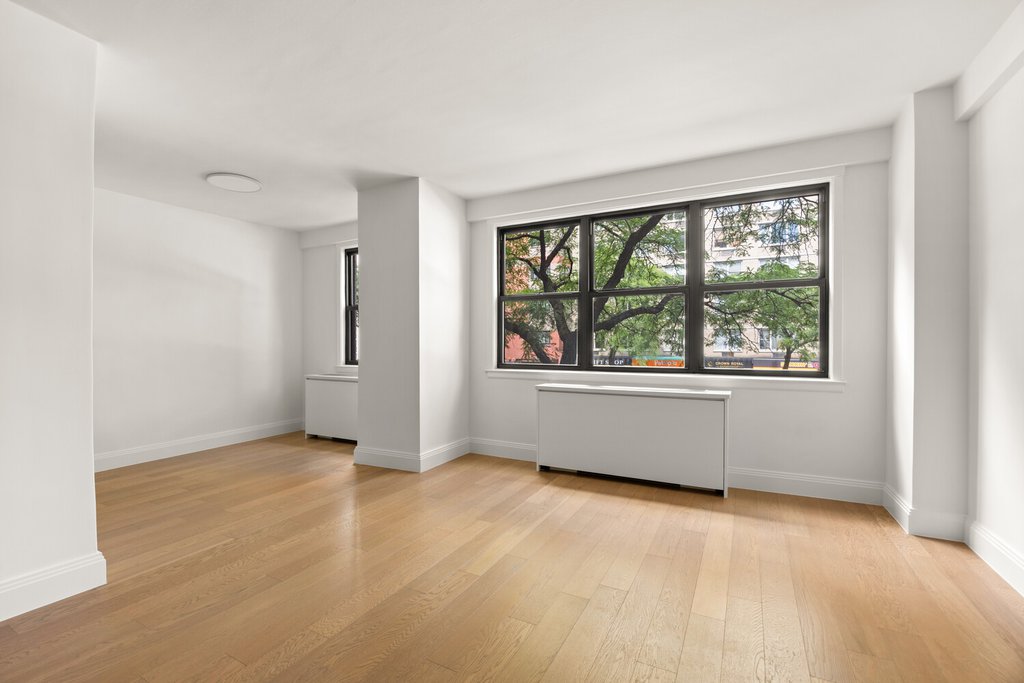 201 East 28th Street, Unit 2P photo 2