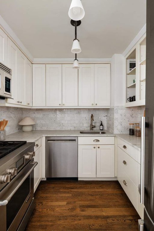 165 Christopher Street, Unit 6C photo 3
