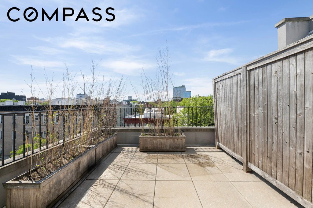 195 Hawthorne Street, Unit 5E photo 2