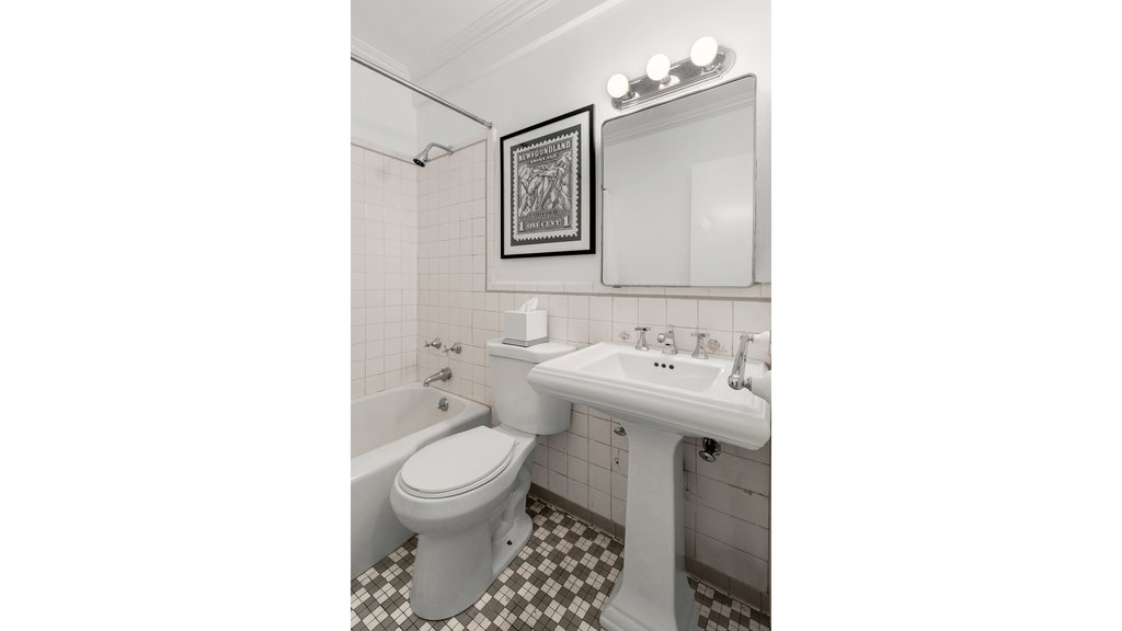 220 Madison Avenue, Unit 12L photo 5