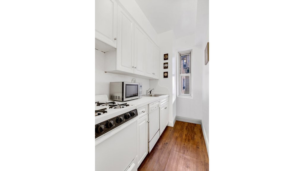 220 Madison Avenue, Unit 12L photo 6