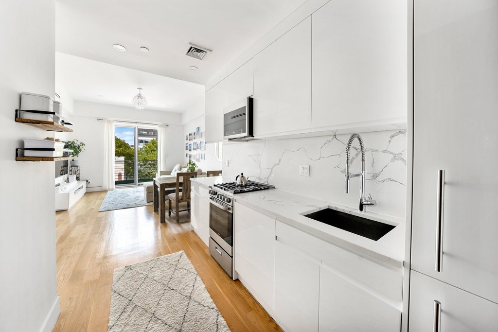 21 Powers Street, Unit PHC photo 4
