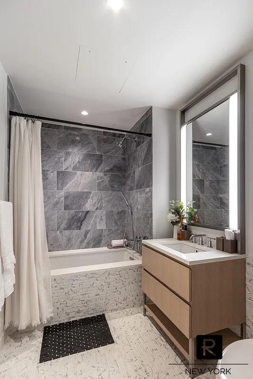 500 West 45th Street, Unit 305 photo 4