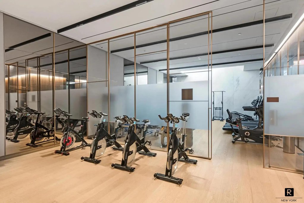 500 West 45th Street, Unit 305 photo 8