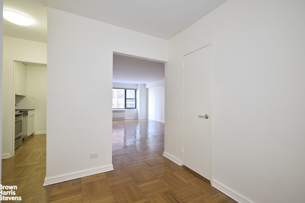 50 Sutton Place South, Unit 3K photo 9