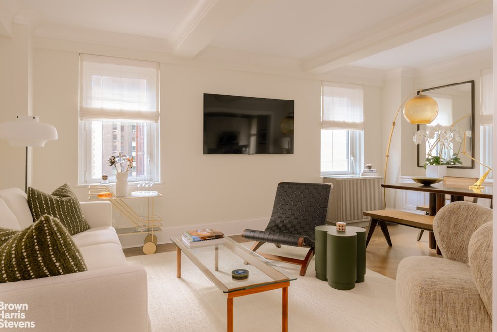 530 Park Avenue, Unit 14H photo 2