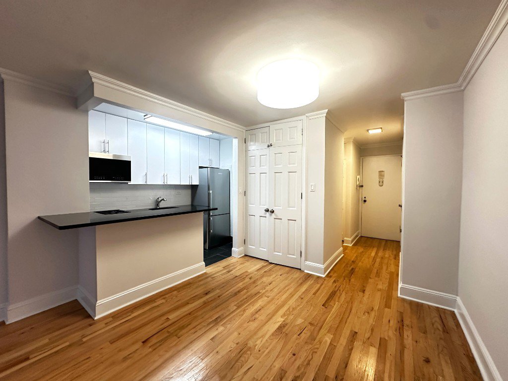 442 West 57th Street, Unit 4G photo 3