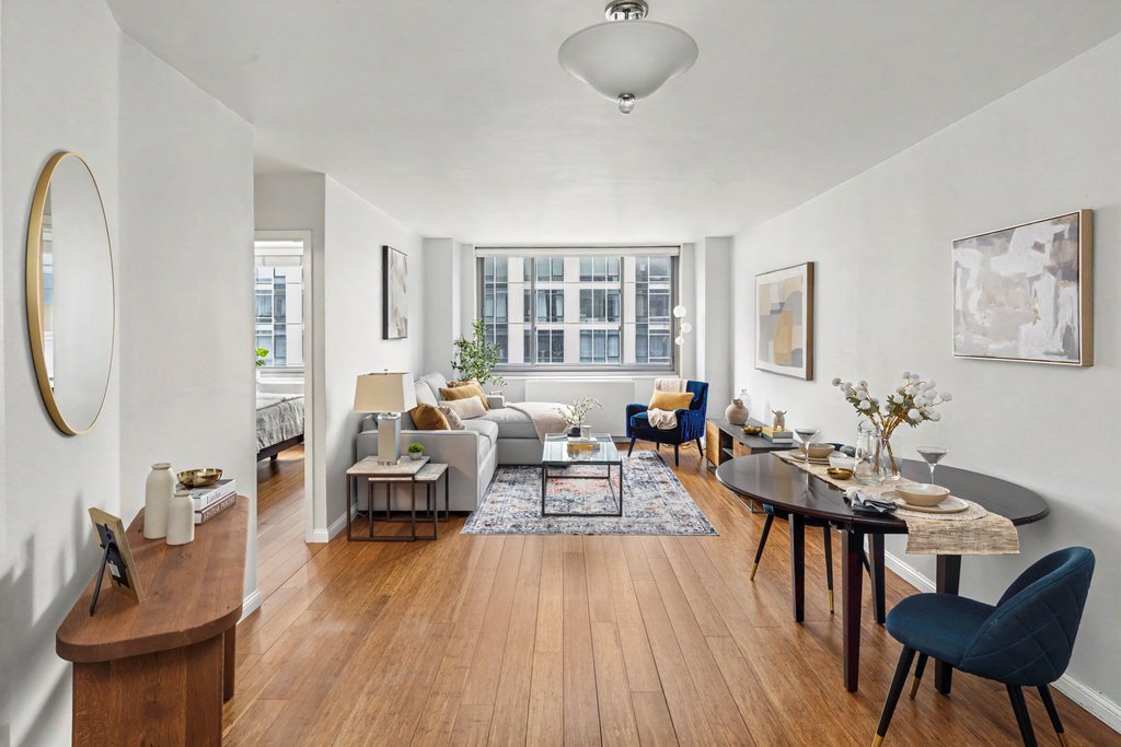 2025 Broadway, Unit 18B photo 2