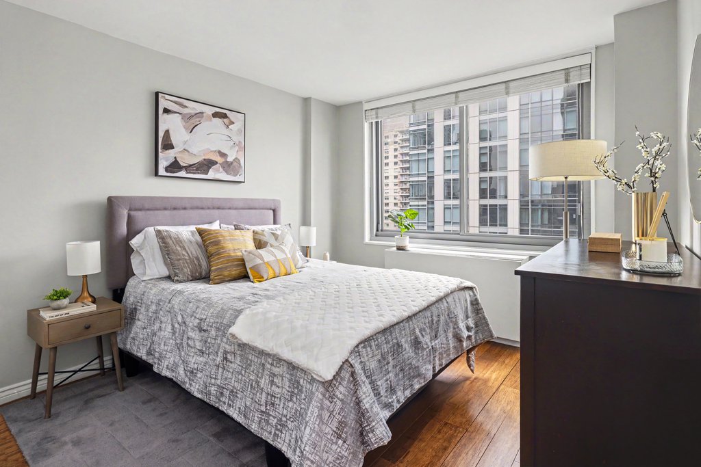 2025 Broadway, Unit 18B photo 4