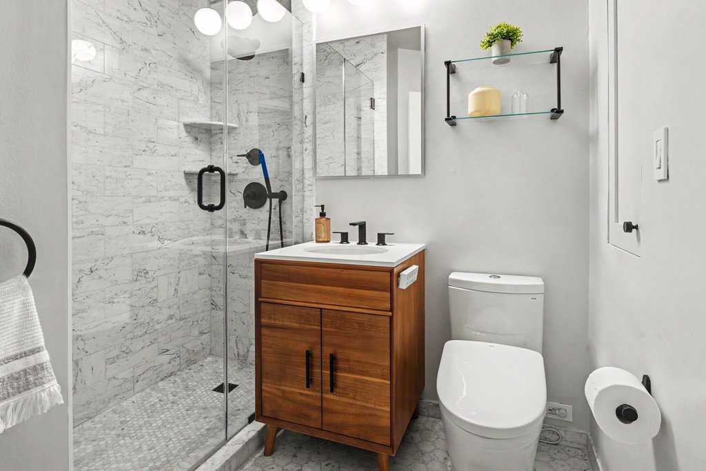 2025 Broadway, Unit 18B photo 5