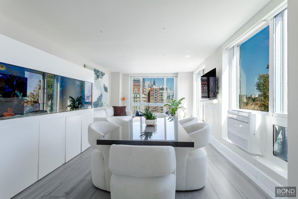 1 Irving Place, Unit PH22D photo 2