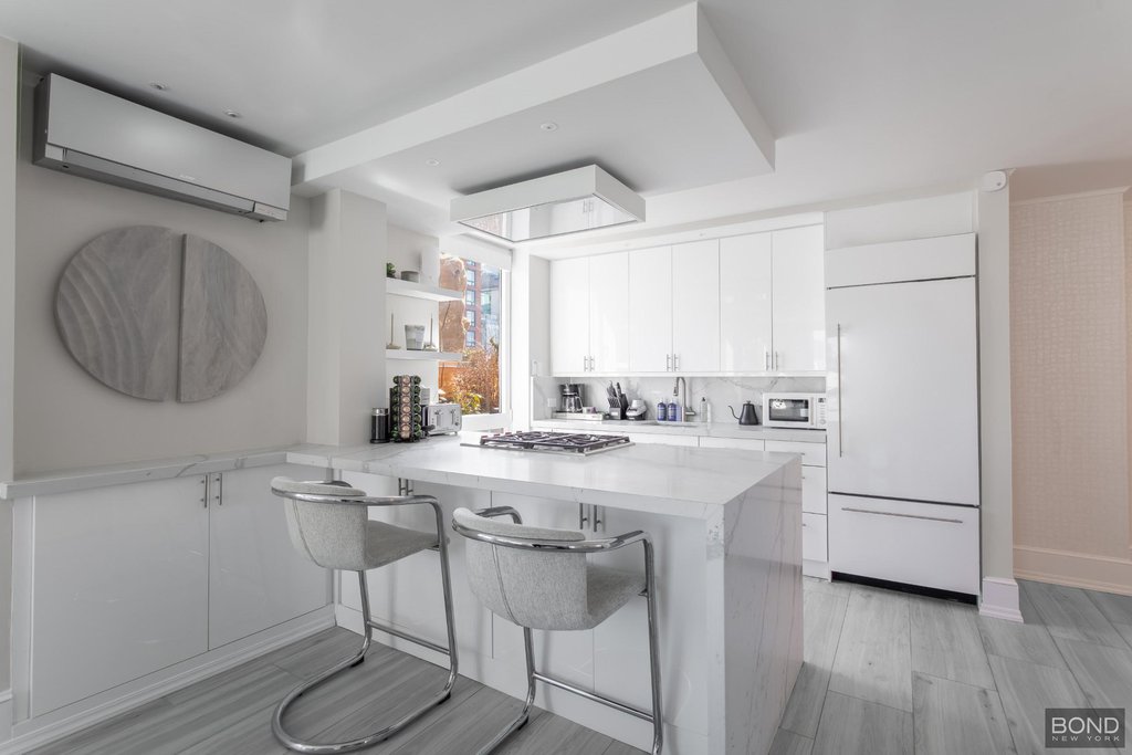 1 Irving Place, Unit PH22D photo 5