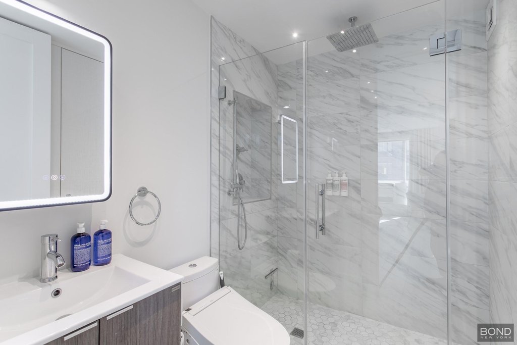 1 Irving Place, Unit PH22D photo 16