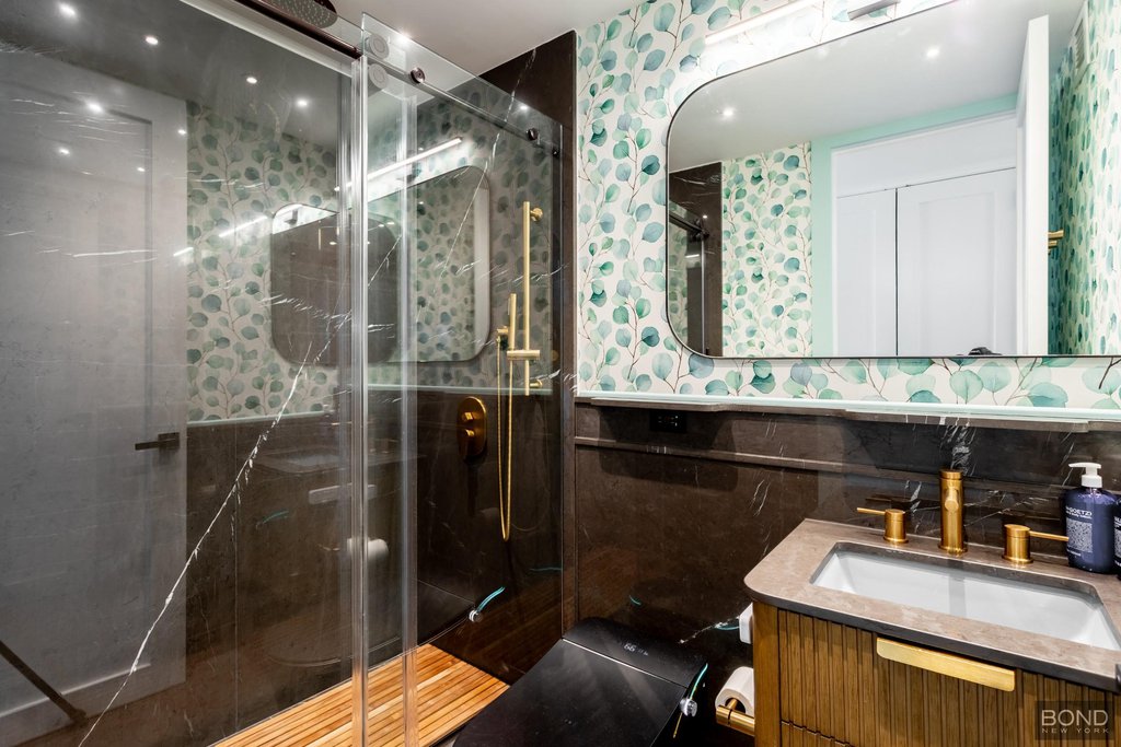 1 Irving Place, Unit PH22D photo 21