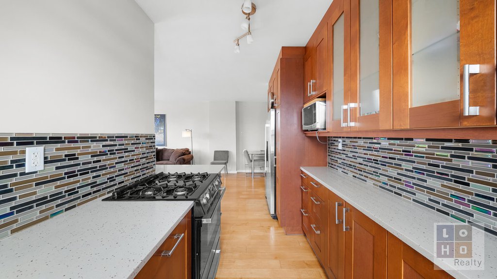 577 Grand Street, Unit F1607 photo 4
