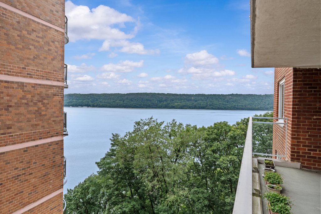 2575 Palisade Avenue, Unit 7A photo 24