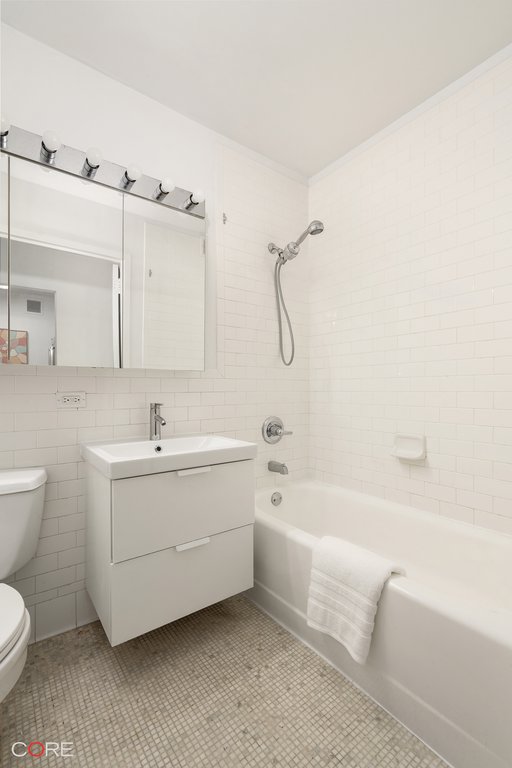 99 John Street, Unit 902 photo 5