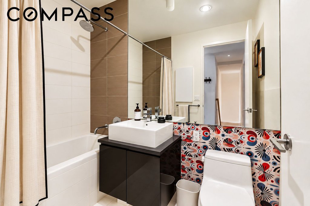 315 Gates Avenue, Unit 1F photo 8
