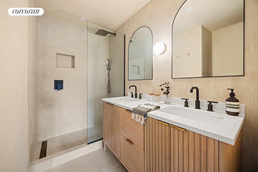 654 Jefferson Avenue, Unit 2B photo 8