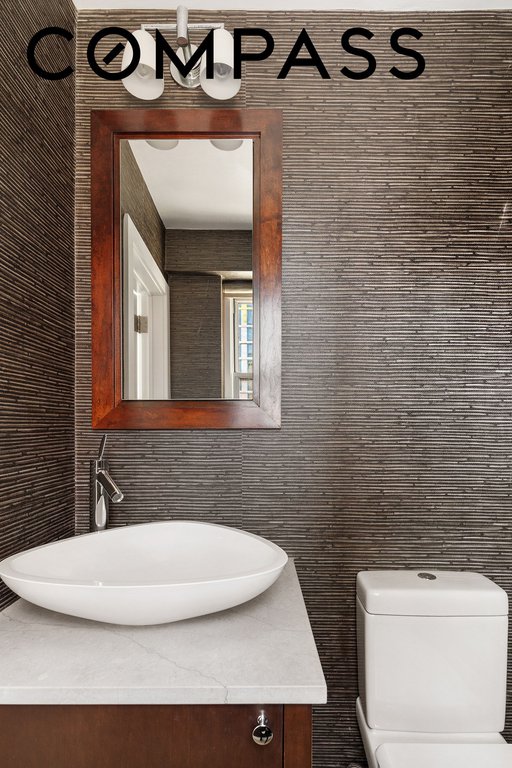 150 East 61st Street, Unit 16D photo 7