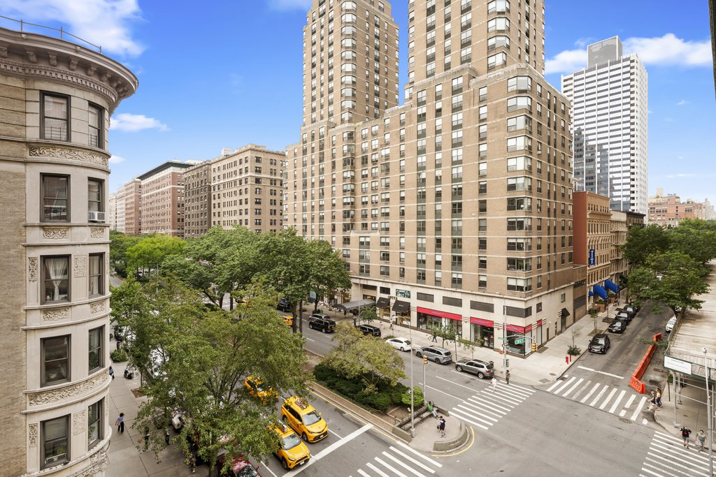 2373 Broadway, Unit 621 photo 10
