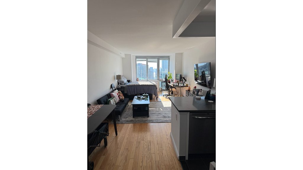 4545 Center Boulevard, Unit 3714