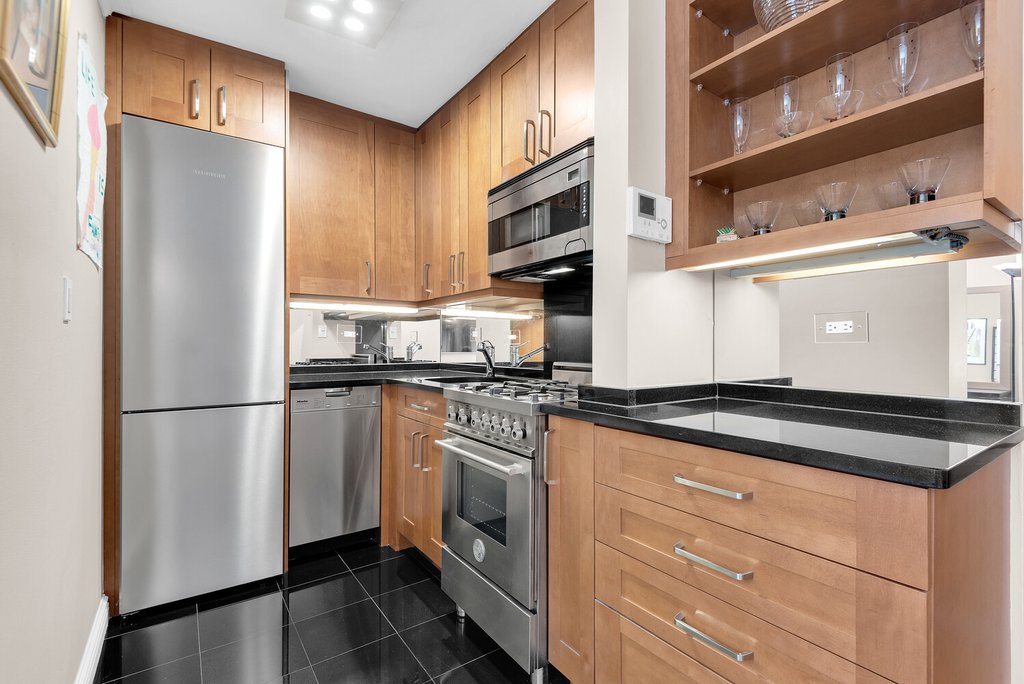314 West 56th Street, Unit 2A photo 4
