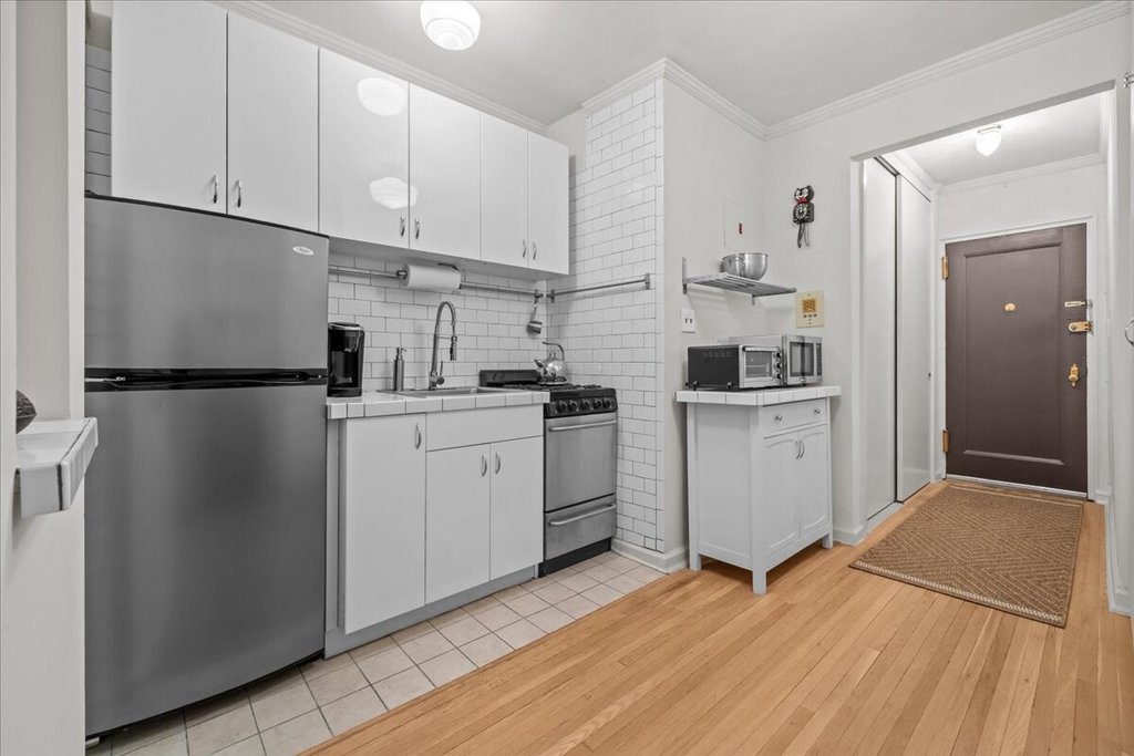 1125 Lorimer Street, Unit 2J photo 2