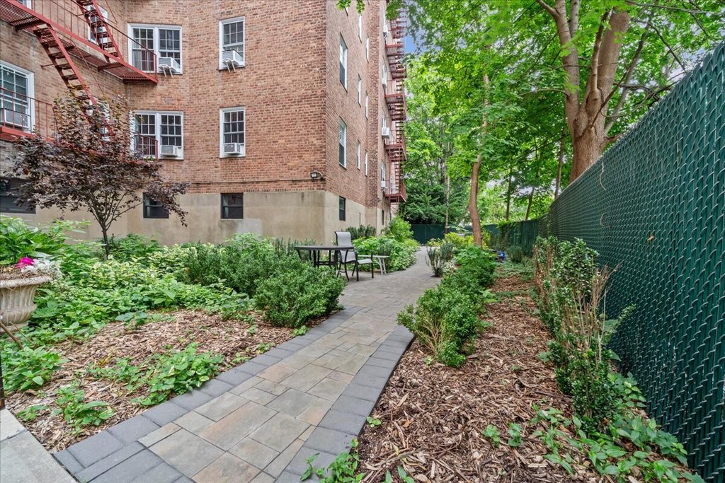 1125 Lorimer Street, Unit 2J photo 11